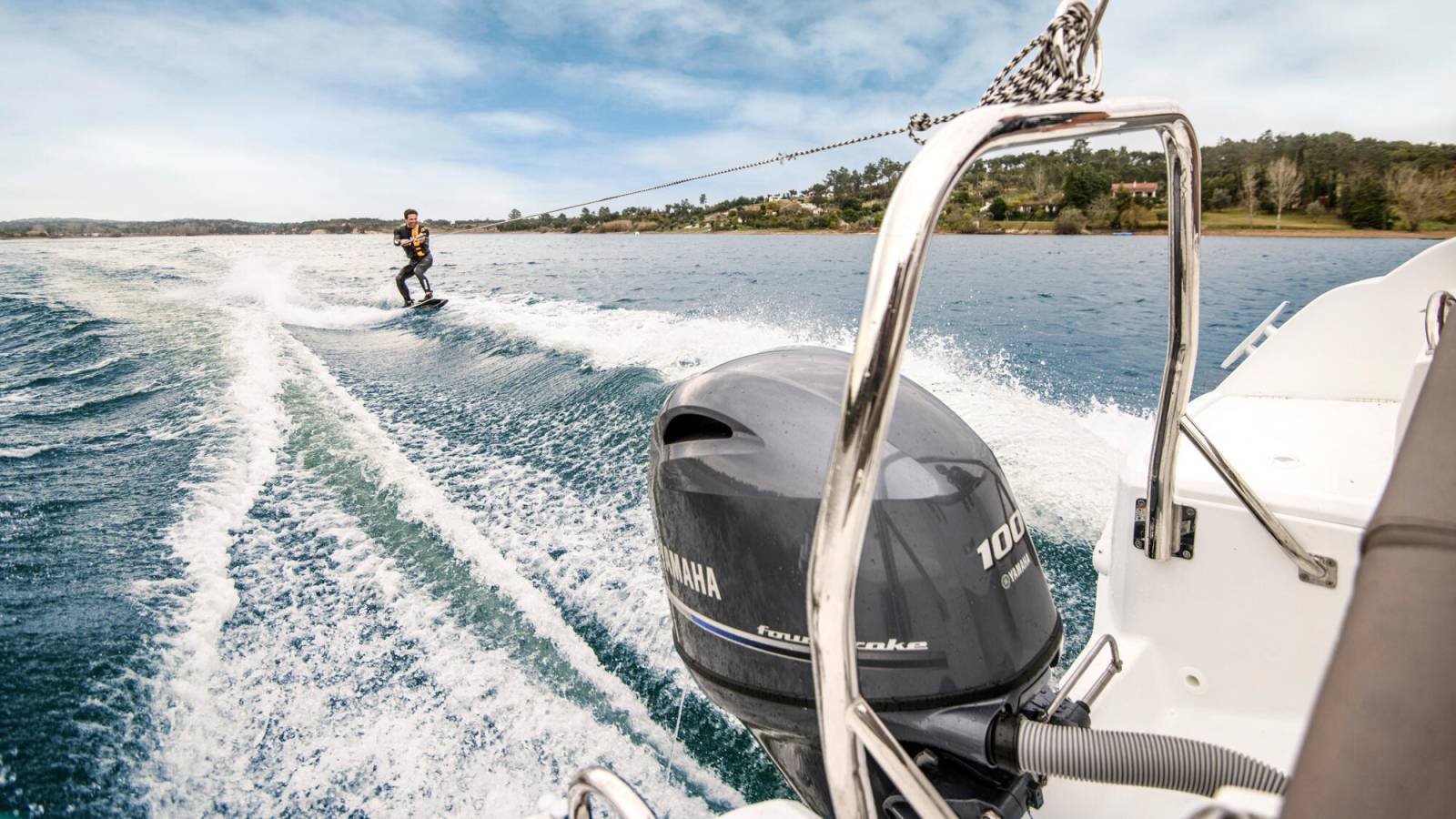 Moteur hors bord YAMAHA MARINE F100 LB ET XB SUR MARSEILLE LES ARNAVAUX