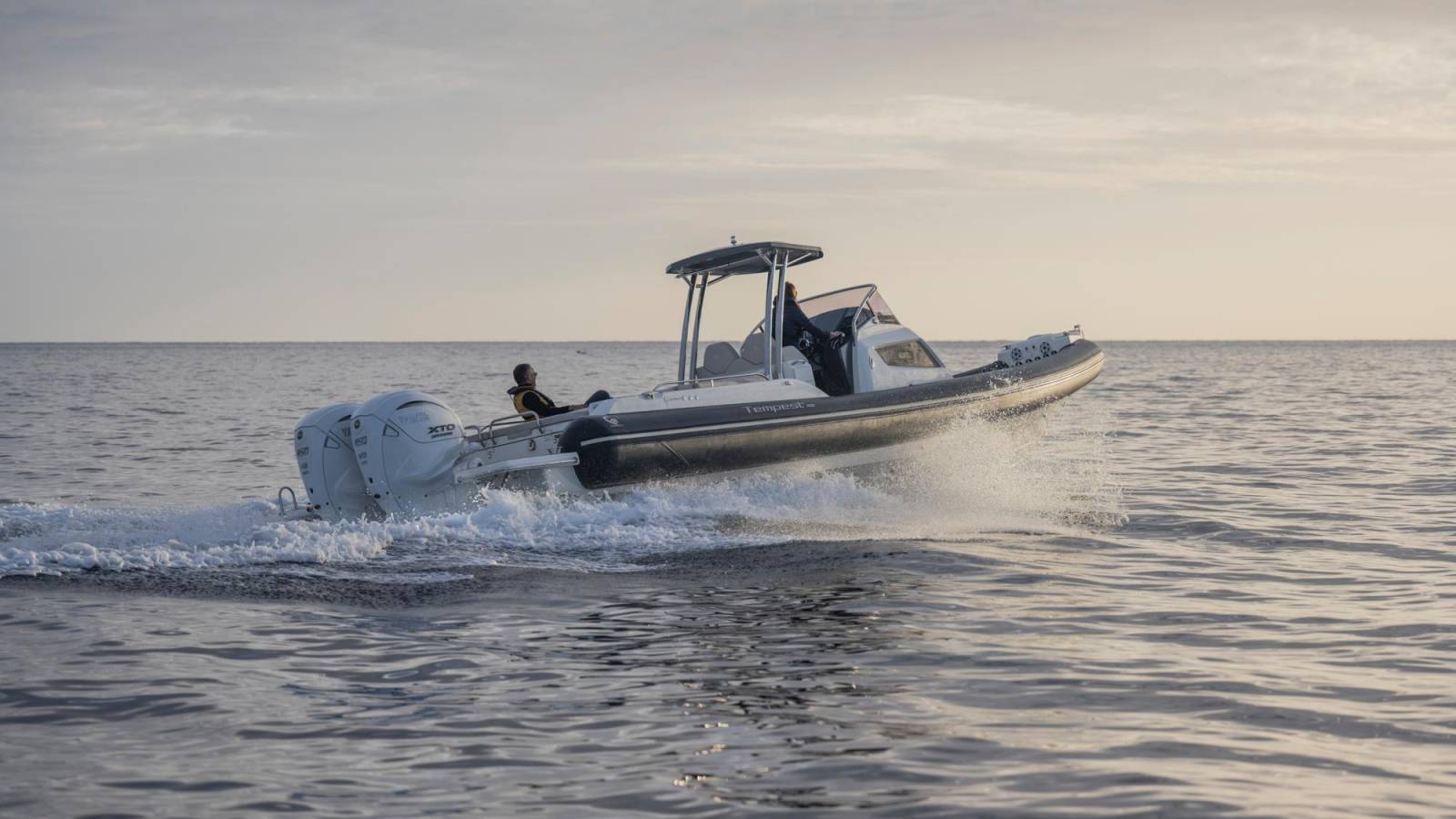 MOTEUR HORS BORD YAMAHA XTO 450 V8 2023 A MARSEILLE LES ARNAVAUX