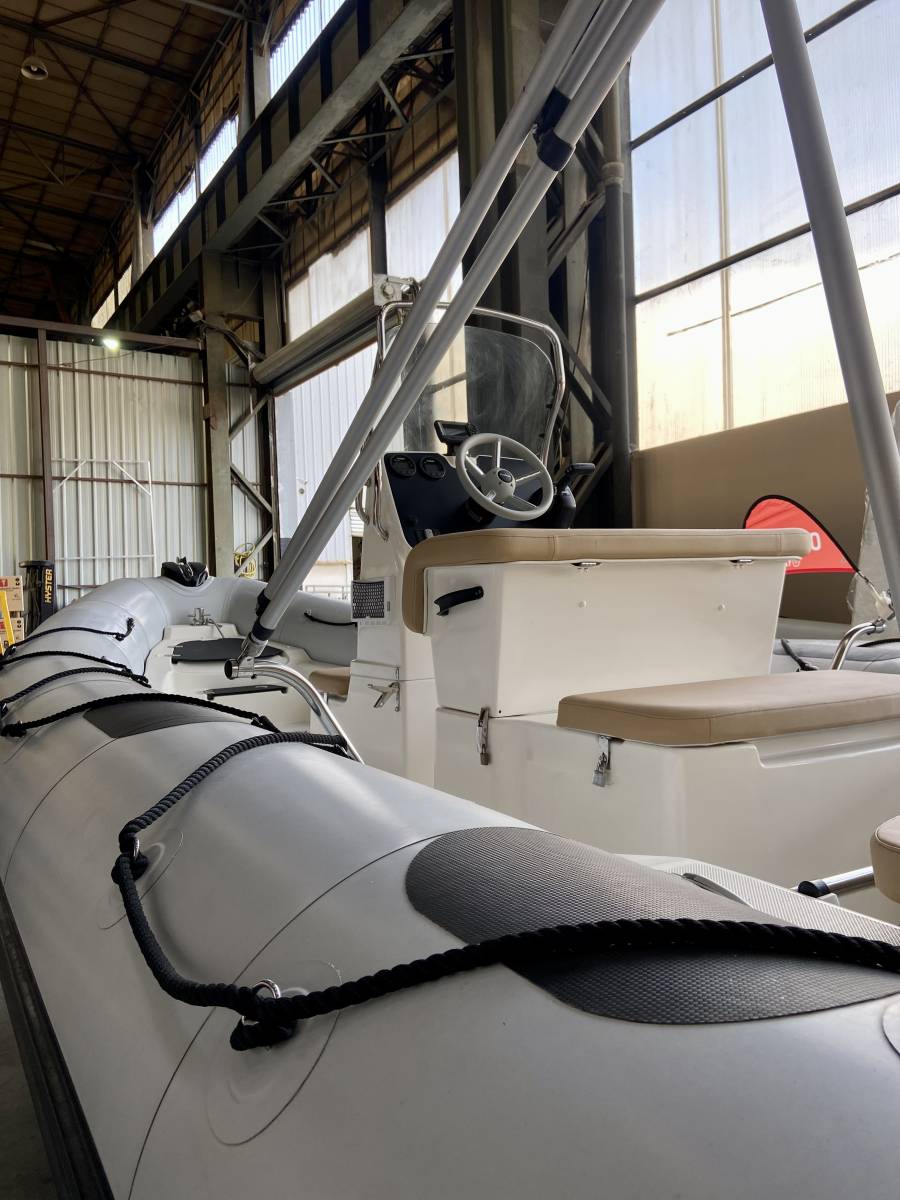 VENDU BATEAU SEMI RIGIDE OCCASION BOMBARD Sunrider 700 GRIS CLAIR + YAMAHA F150XB