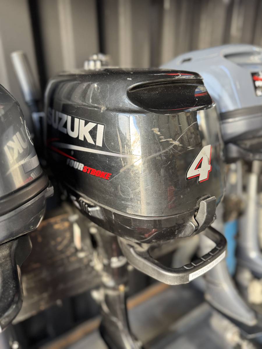 OCCASION MOTEUR SUZUKI 4CV TRES BON ETAT A MARSEILLE