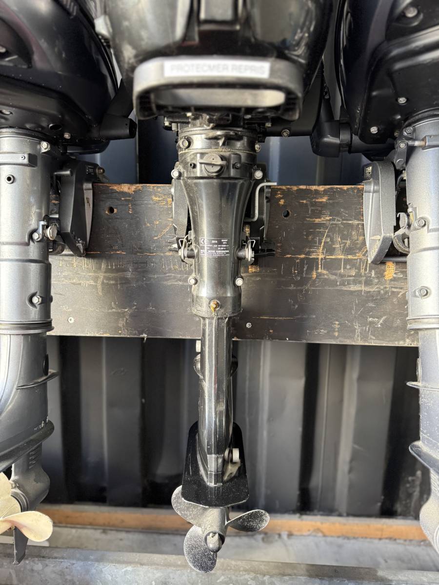 OCCASION MOTEUR SUZUKI 4CV TRES BON ETAT A MARSEILLE