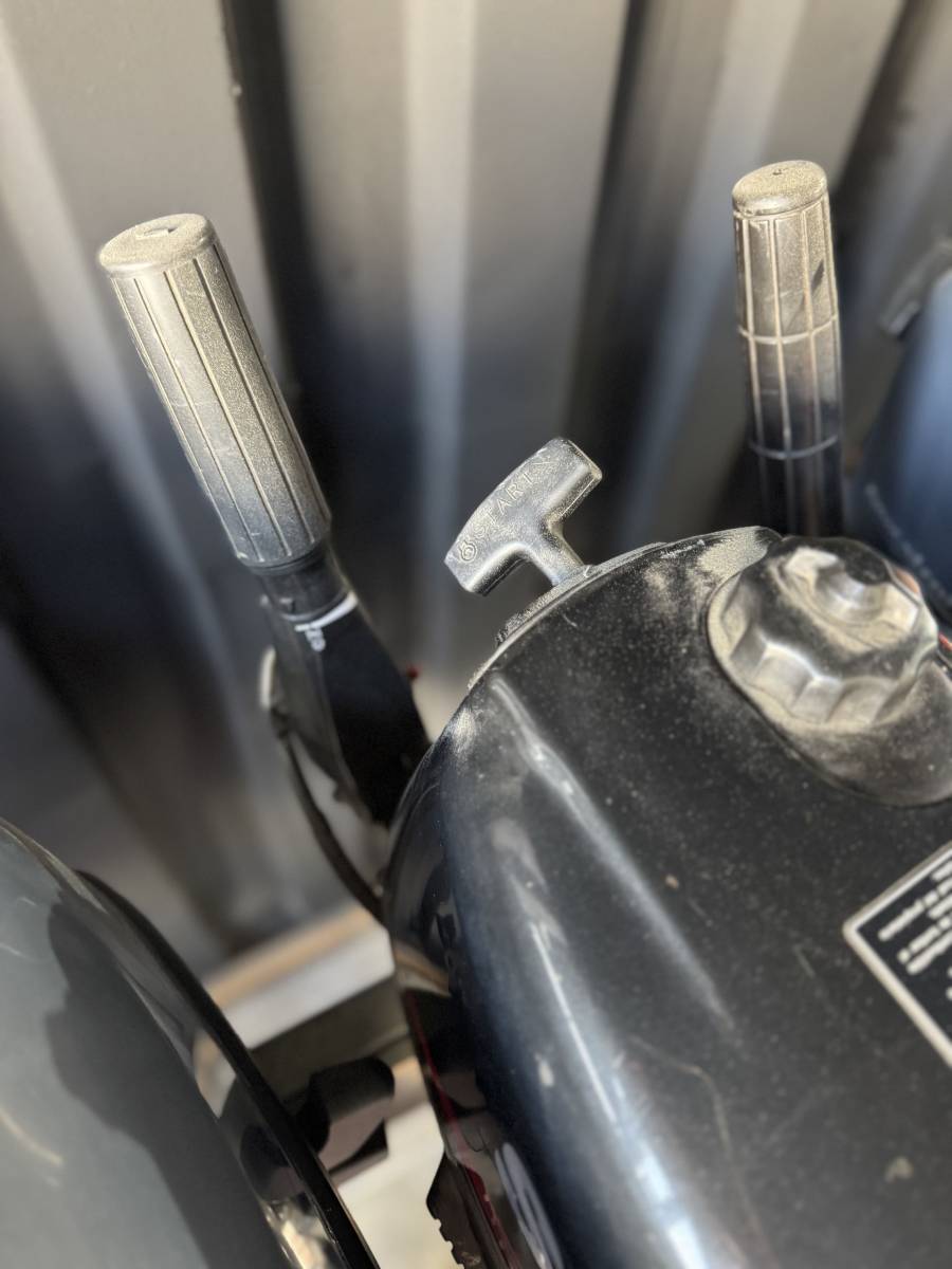 OCCASION MOTEUR SUZUKI 4CV TRES BON ETAT A MARSEILLE