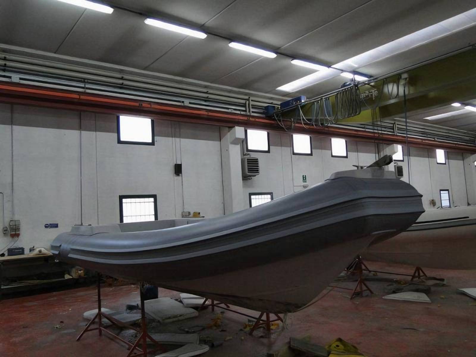 Réparation de pneumatique en PVC et néoprene Hypalon sur marseille