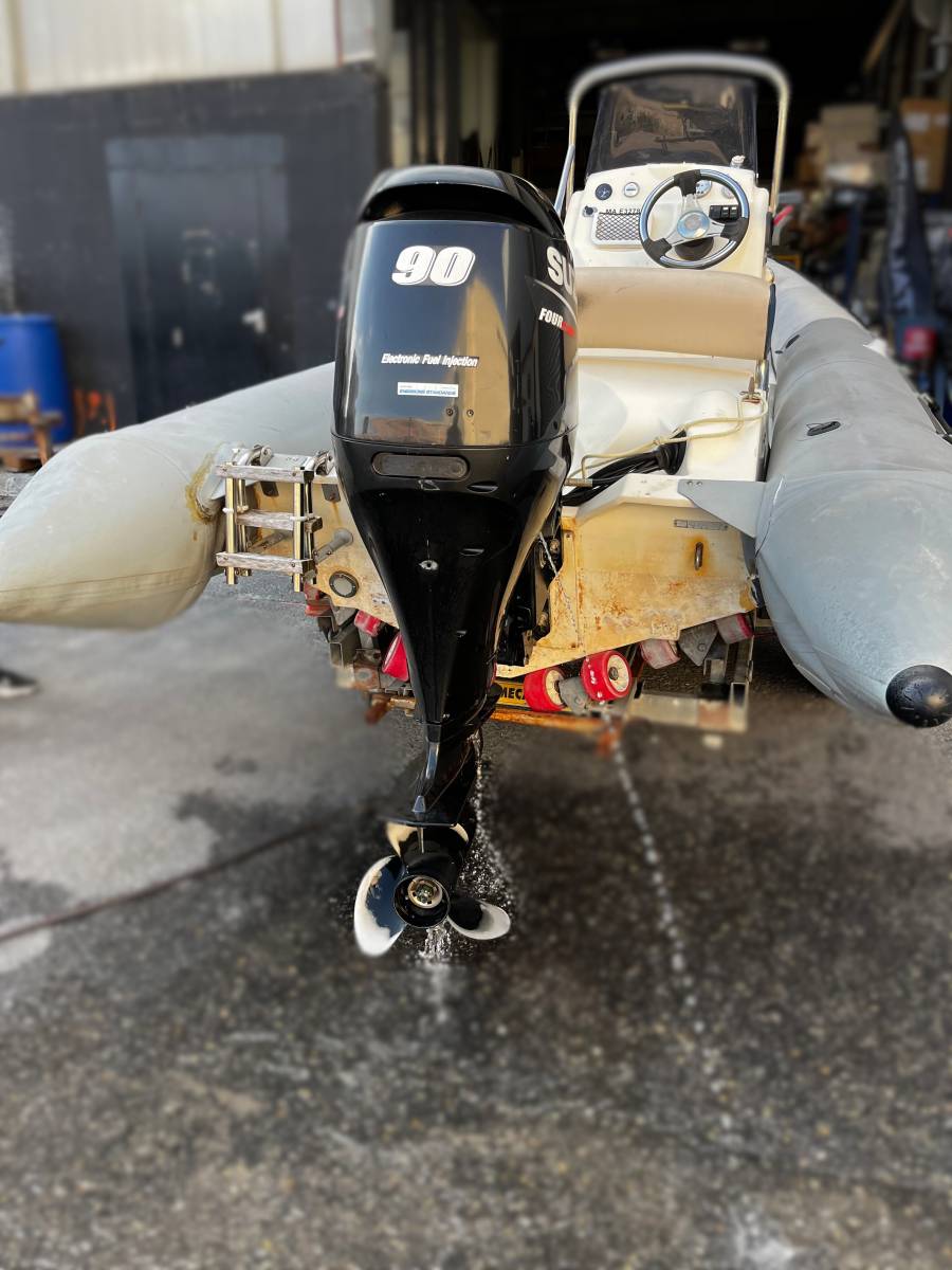 VENDU BATEAU SEMI-RIGIDE BOMBARD SUNRIDER 550 + MOTEUR SUZUKI 90CV A MARSEILLE