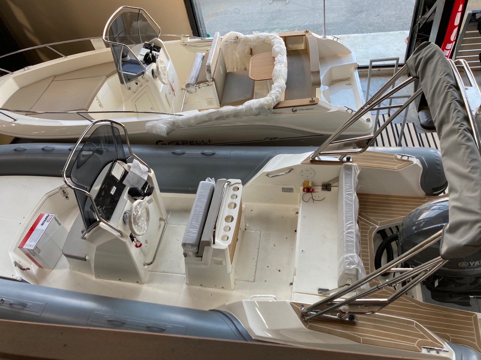 VENDU SEMI RIGIDE  OCCASION PACK Capelli Tempest 700 OPEN + YAMAHA F200 XB à MARSEILLE