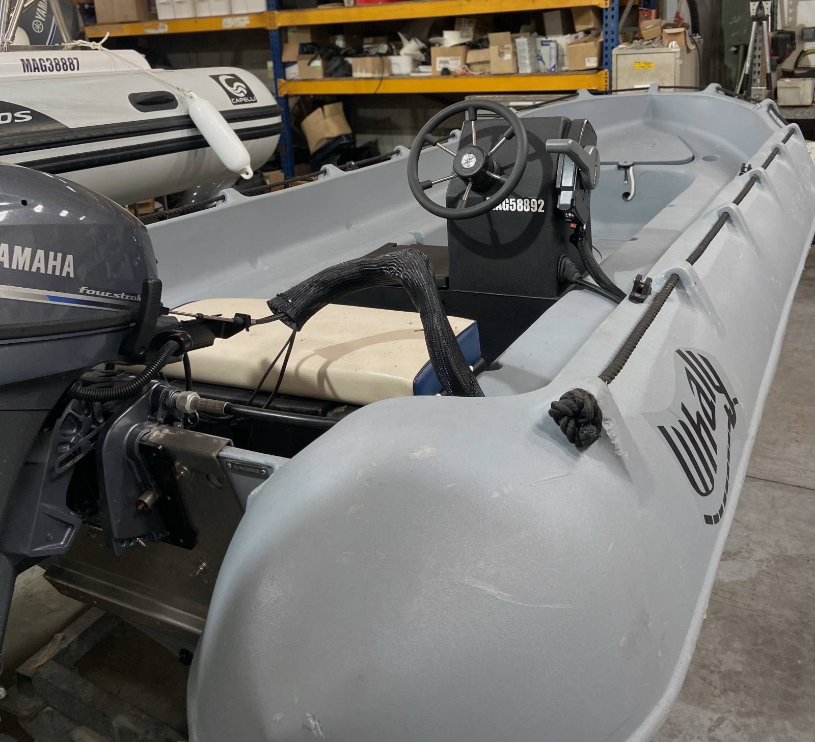 Coque whaly bateau vers Marseille