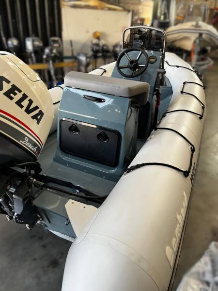 bombard explorer 500 près de la ciotat