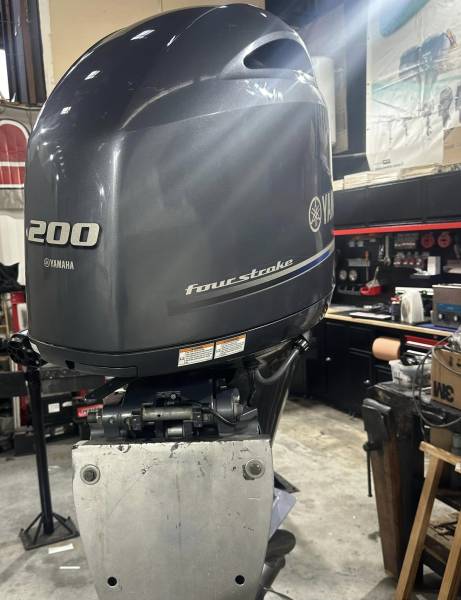 VENDU OCCASION MOTEUR YAMAHA F200FETX A MARSEILLE