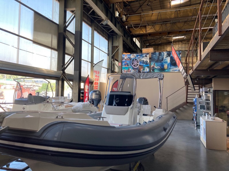 VENDU SEMI RIGIDE  OCCASION PACK Capelli Tempest 700 OPEN + YAMAHA F200 XB à MARSEILLE