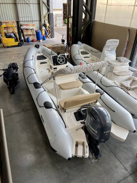 VENDU BATEAU SEMI RIGIDE OCCASION BOMBARD Sunrider 700 GRIS CLAIR + YAMAHA F150XB