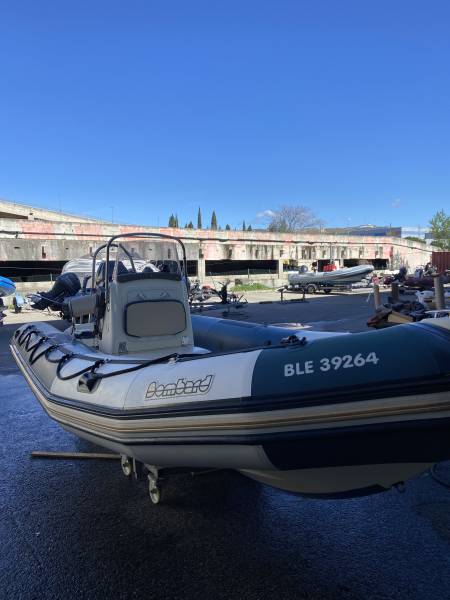 VENDU BATEAU OCCASION BOMBARD SUNRIDER 550 PVC + MOTEUR YAMAHA 80CV ANNEE 2010 A MARSEILLE