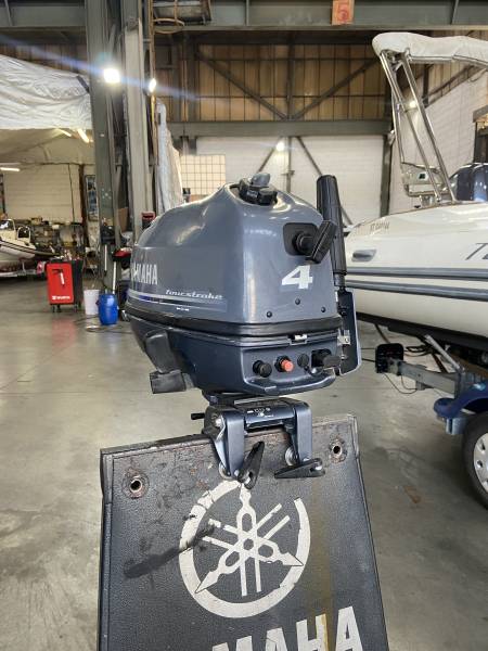 OCCASION MOTEUR YAMAHA 4CV TRES BON ETAT A MARSEILLE