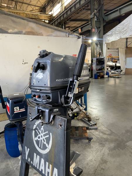 OCCASION MOTEUR YAMAHA 4CV TRES BON ETAT A MARSEILLE