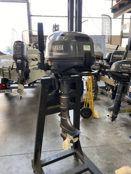 OCCASION MOTEUR YAMAHA 4CV TRES BON ETAT A MARSEILLE