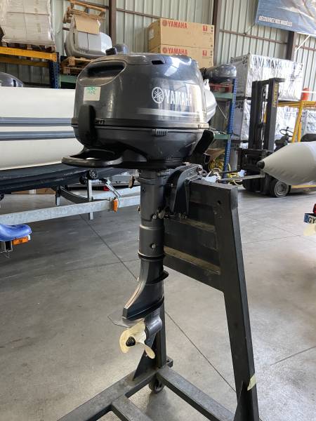 OCCASION MOTEUR YAMAHA 4CV TRES BON ETAT A MARSEILLE