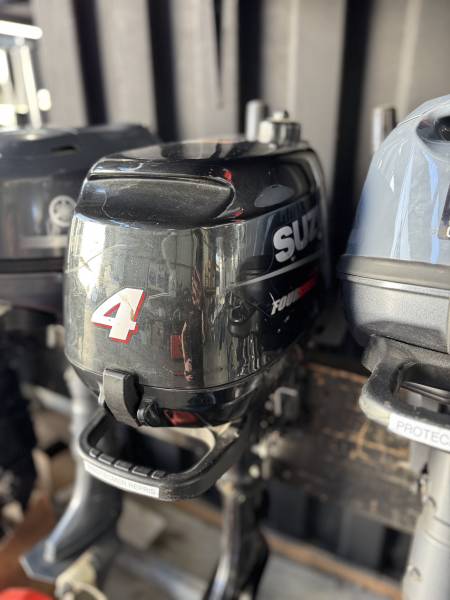 OCCASION MOTEUR SUZUKI 4CV TRES BON ETAT A MARSEILLE