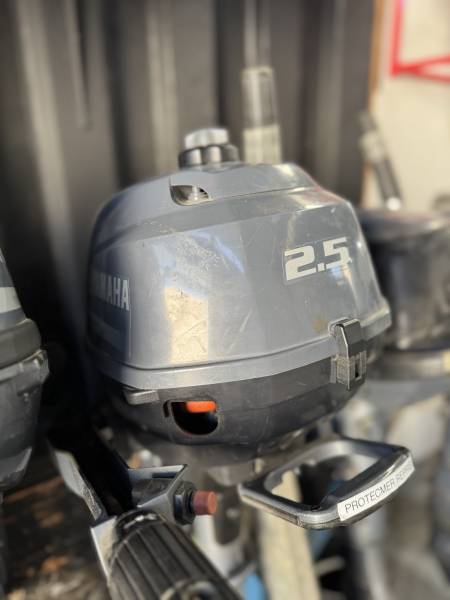 OCCASION MOTEUR YAMAHA 2.5CV TRES BON ETAT A MARSEILLE