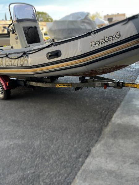 VENDU BATEAU SEMI-RIGIDE BOMBARD SUNRIDER 550 + MOTEUR SUZUKI 90CV A MARSEILLE