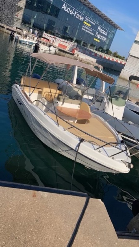 MAGNIFIQUE CAPELLI CAP 18 OPEN + YAMAHA F80BETL ENSEMBLE DE 2008 SUR MARSEILLE